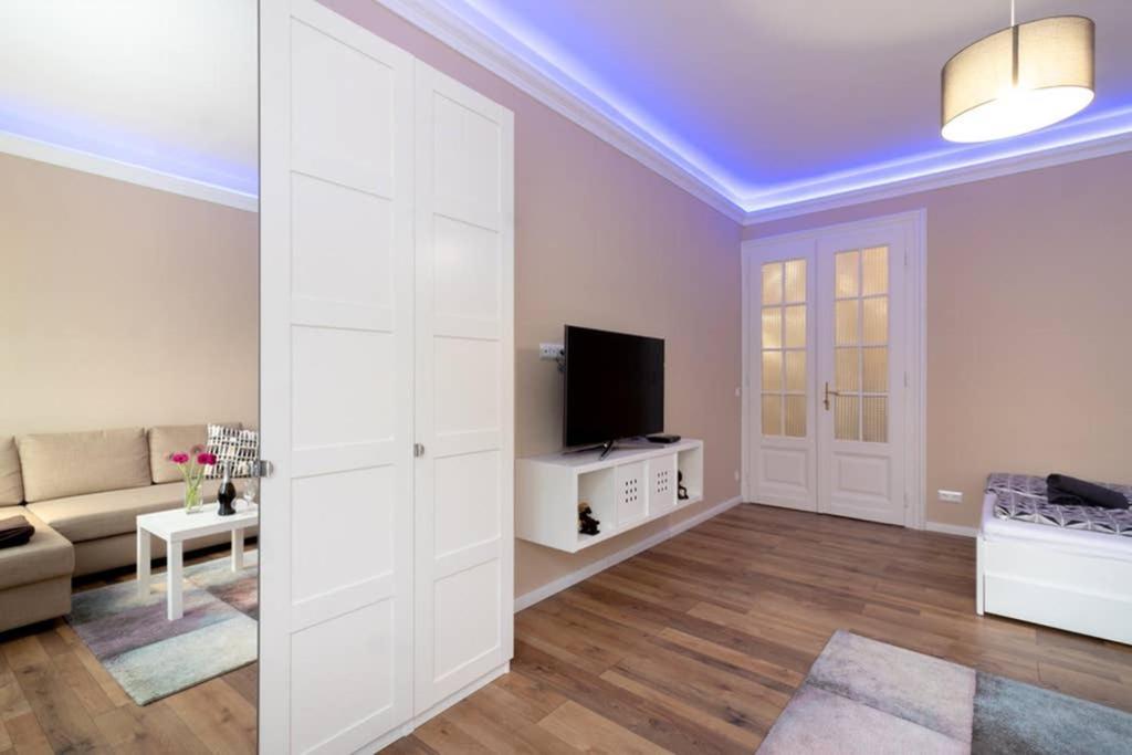 Nice And Cozy Apartment Next To The Parliament Будапеща Екстериор снимка
