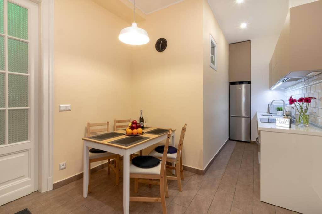 Nice And Cozy Apartment Next To The Parliament Будапеща Екстериор снимка